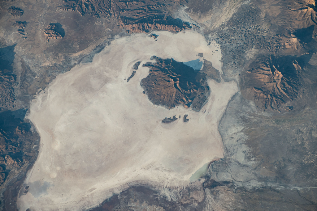 (Jan. 12, 2024) -- In the Coipasa Salt Pan lies the Wila Pukarani volcano located in Bolivia. As the International Space Station orbited 262 miles above, the stark white salt flats contrast against the dark surrounding rock. Summiting nearly 16,000 feet high (~4,900 meters), the volcano is estimated to be 3.7 million years old.